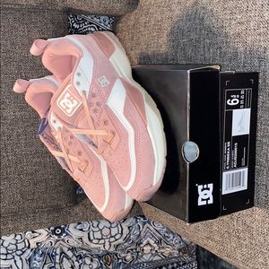 Women’s size 6.5 DC fashion sneakers in pink
